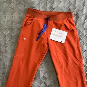 FIGS AUBURN KADES SIZE MEDIUM